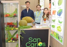 Daan Struckman, Adrian Unzaga and Maria Cambero, daughter of the owner of San Carlos oriental fresh produce and exotics in Mexico.